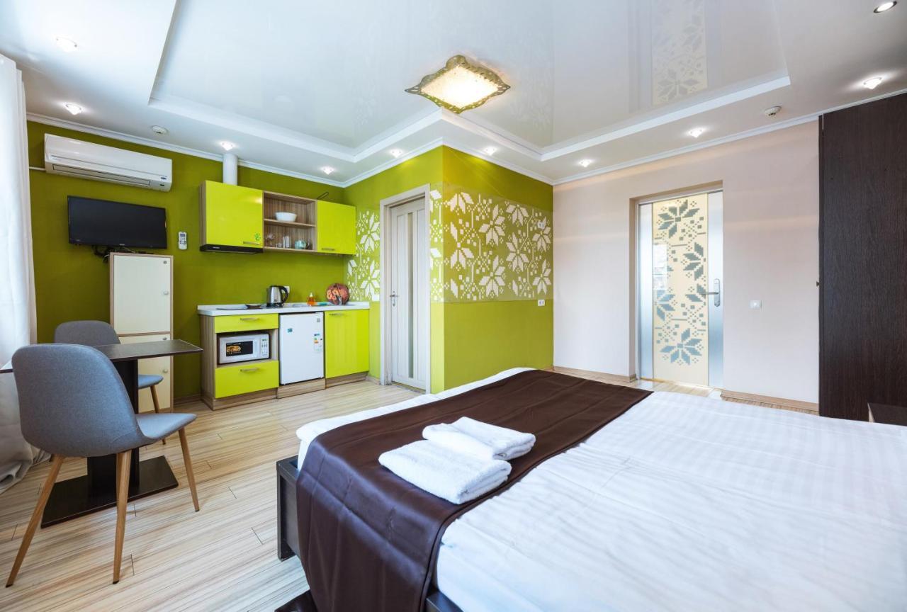 Guest House "Golden Gate 911 " Kyiv Exterior photo