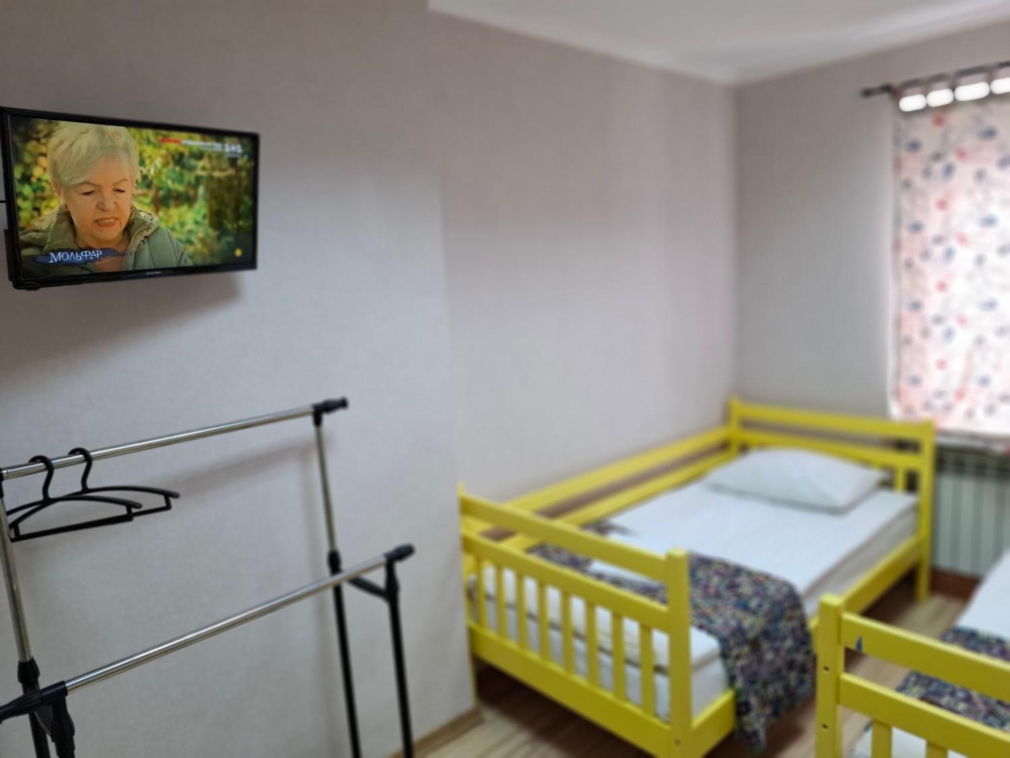 Guest House "Golden Gate 911 " Kyiv Exterior photo